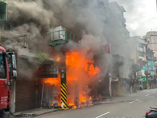基隆廟口清晨火警！4.7星名店陷火海　現場畫面曝光
