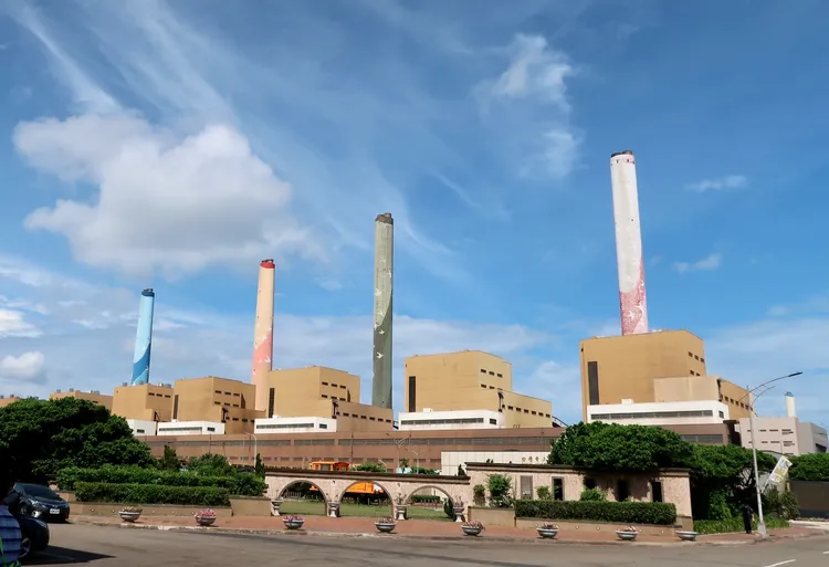 中火彩色煙囪預計2029年1月底交地，最快3年後全數拆除。資料照片