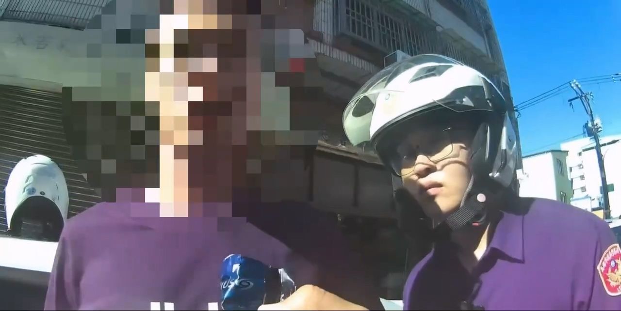 違停遭盤查神情緊張!楠警以為駕駛身體不適 他竟坦承身上有這東西
