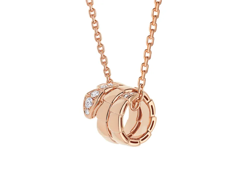 BVLGARI SERPENTI VIPER系列玫瑰金鑲鑽項鍊。品牌提供