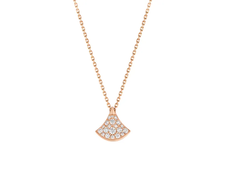 BVLGARI DIVAS’ DREAM系列玫瑰金鑲鑽項鍊。品牌提供