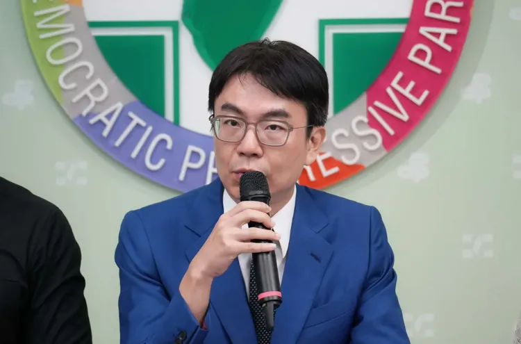 温世政遭前助理爆料開會時朝她丟手機，他留言致歉，表示當下沒有用適合的方式面對情緒，讓對方感到害怕與不安，是他的錯。資料照片