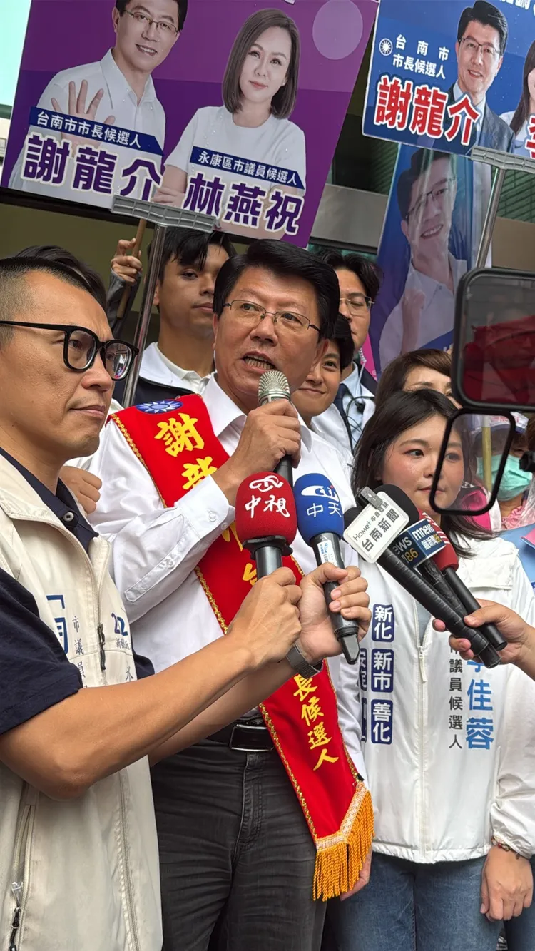 謝龍介1日下午完成登記參選臺南市長。翻攝畫面