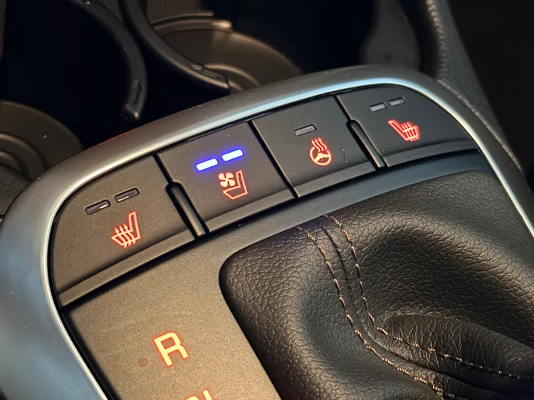 Picanto Cappuccino Edition座艙加入駕駛座通風座椅、雙前座加熱與方向盤加熱，提升日常通勤時的乘坐舒適性。周奕豪攝