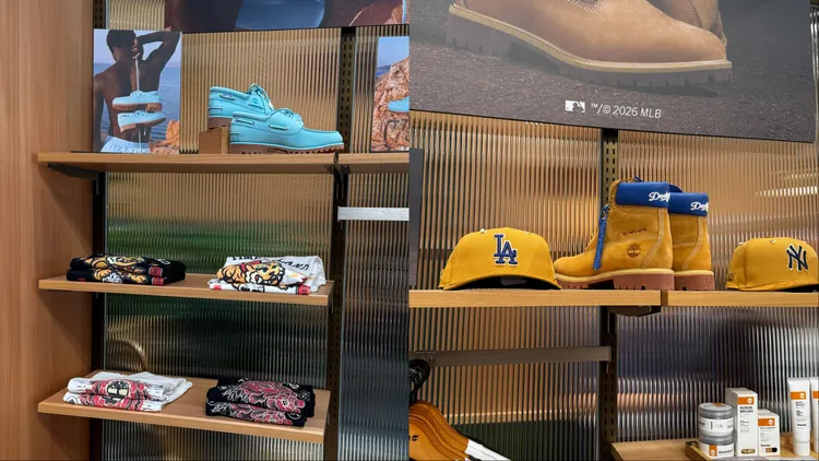 新店獨家開賣Jacquemus聯名三孔帆船鞋、MLB聯名系列、Taiwan Project限定Tee。劉旻君攝