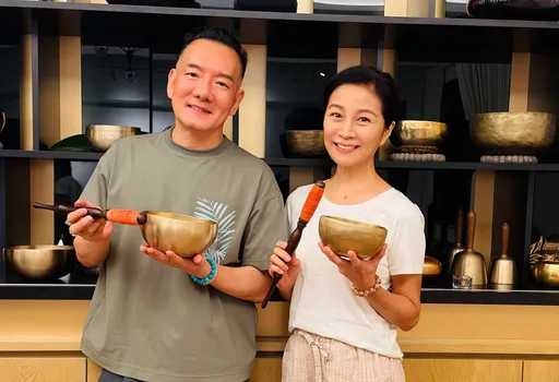 「擋泥板女神」竟報名當學生　玉女歌手不搞特權！私下真面目曝光