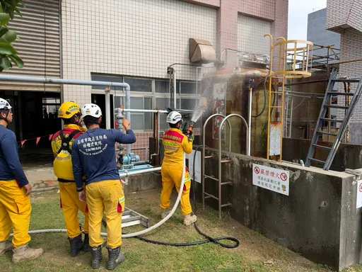 高雄南部電廠工安意外！1人掉落鹽酸桶槽重傷　意識不清