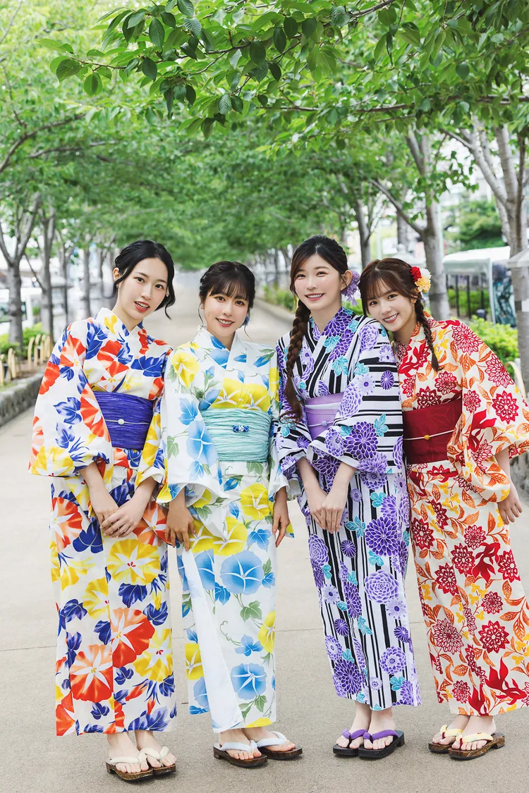 溫妮、高橋佳帆穎樂、笑笑絕美電子寫真重磅登場。樂天提供