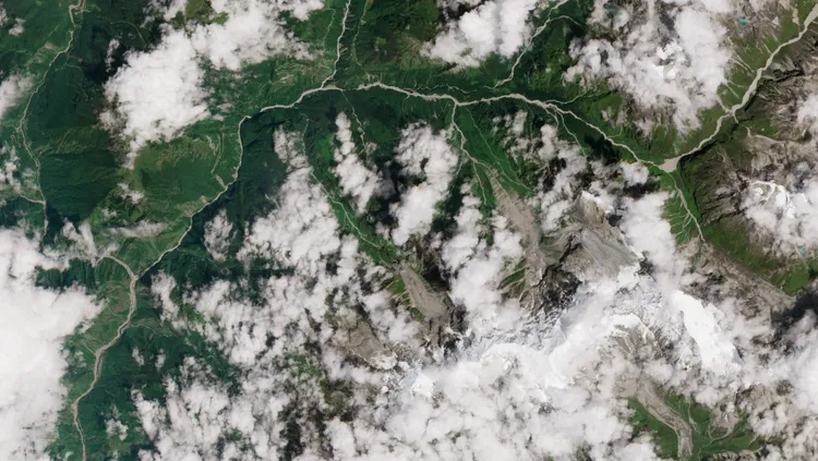 尼泊爾冰川空照圖。路透社