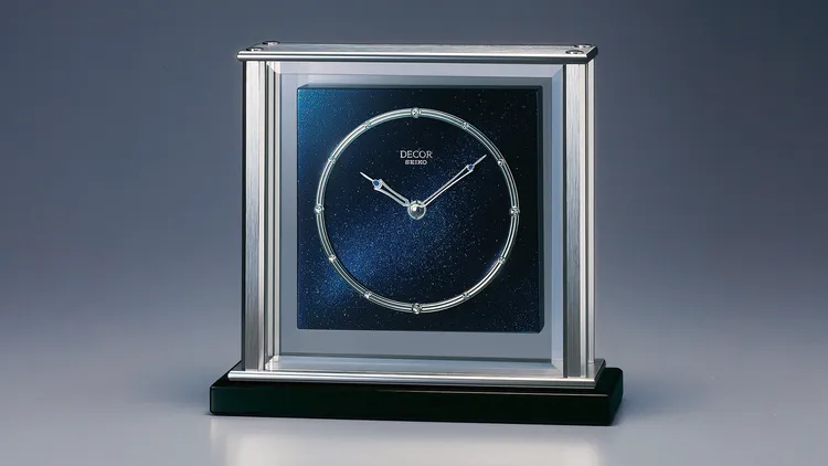 Seiko Clock DÉCOR系列「青銀河塗」座鐘AZ758L，8萬8000元。品牌提供