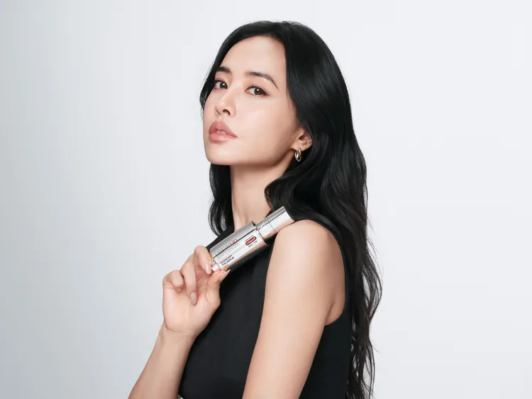 蔡依林近期熱愛蘭蔻的絕對完美頂級醫學美容凝時精華。品牌提供