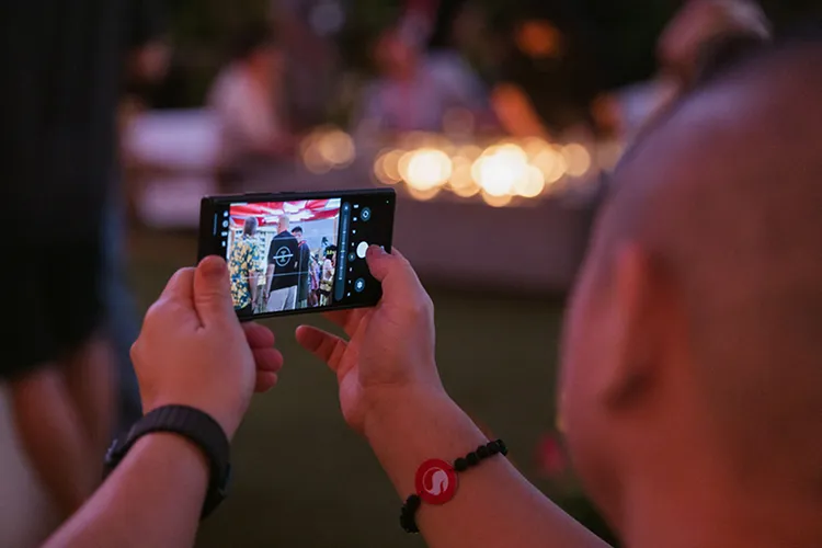 高通此次展示新一代Snapdragon 8 Elite平台的影像與AI創作技術，盼讓使用者從拍攝、挑選片段到剪輯影片，都能直接在手機上完成。高通提供