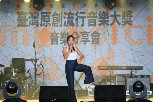 李竺芯奪金曲三冠後穿「戰鞋」回娘家　「臺灣肖查某」氣場全開