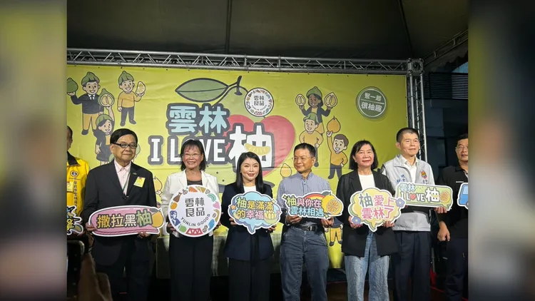 中秋佳節將至，雲林文旦也到了採收期，縣府團隊北上行銷。張嘉郡服務處提供