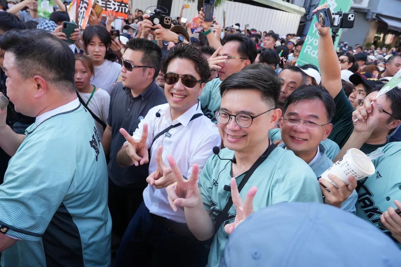 高雄輔選差很大！蔣萬安只顧藍　沈伯洋「1路線」吸走中間選民