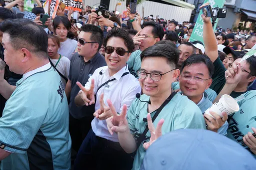高雄輔選差很大！蔣萬安只顧藍　沈伯洋「1路線」吸走中間選民