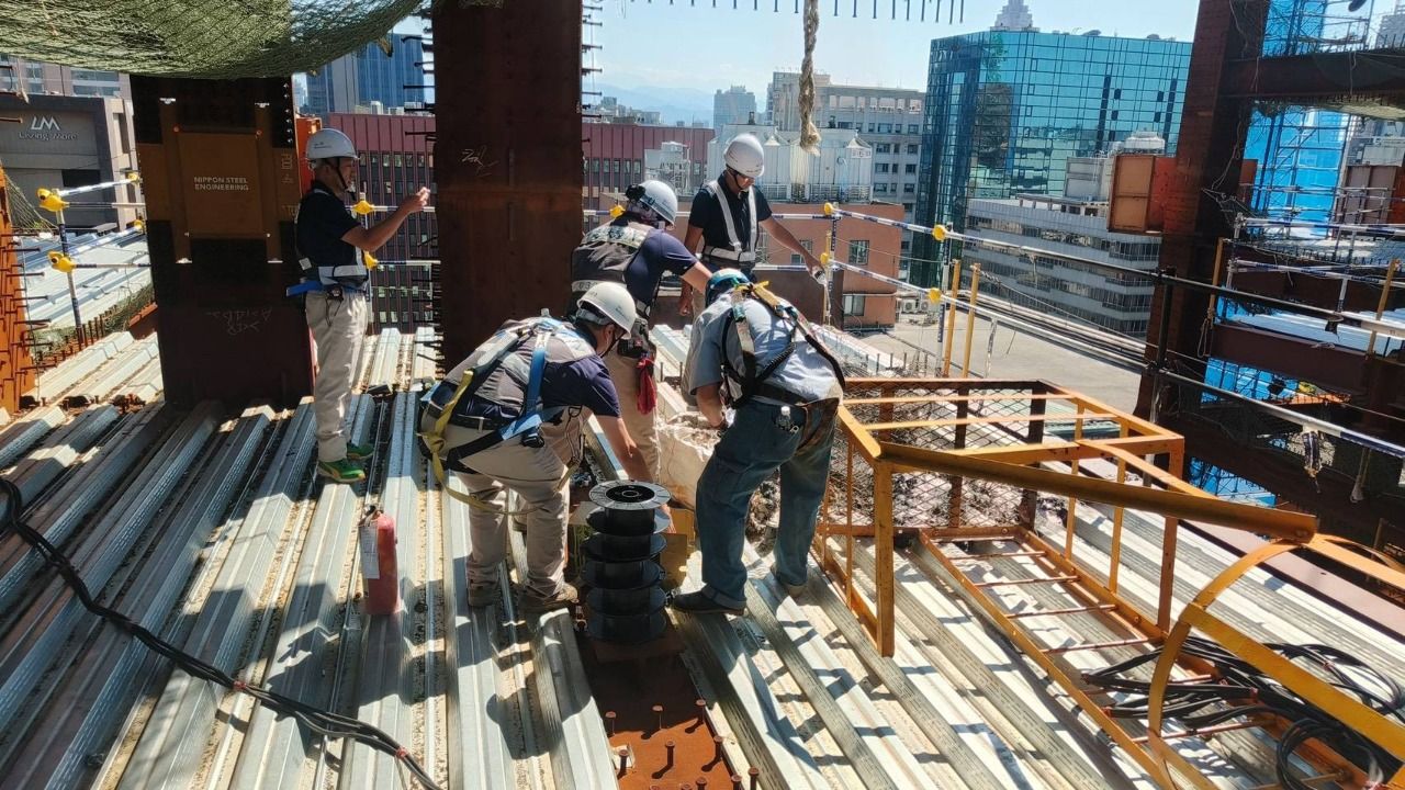 國賓飯店改建工程12樓竄火 現場人員自行撲滅