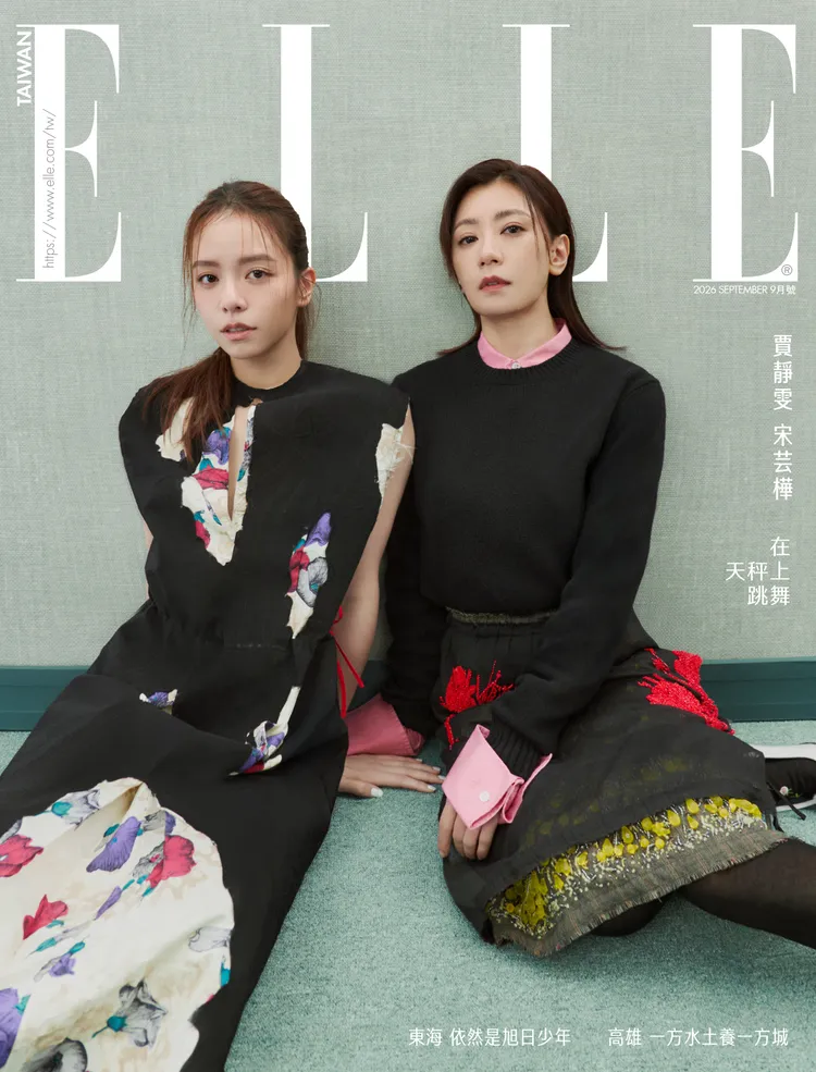 宋芸樺（左）、賈靜雯（右）拍攝《ELLE》封面。《ELLE》國際中文版提供