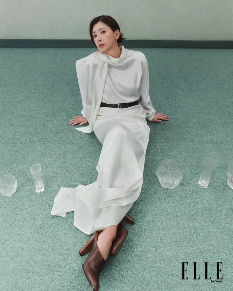 賈靜雯拍攝《ELLE》封面。《ELLE》國際中文版提供