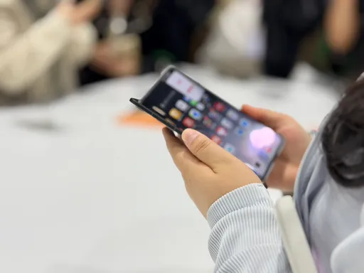 蘋果摺疊iPhone未發先轟動　首年市占估25％躍居第二