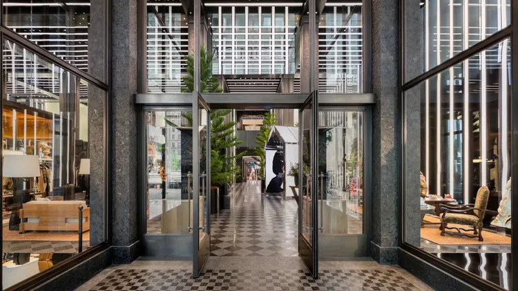 Moncler於紐約第五大道開設全球最大旗艦店，雙層空間佔地達665坪。品牌提供