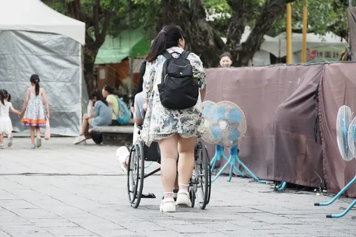 前樂團女主唱遇死亡車禍　老公遭粉碎性骨折！自己也大面積受傷