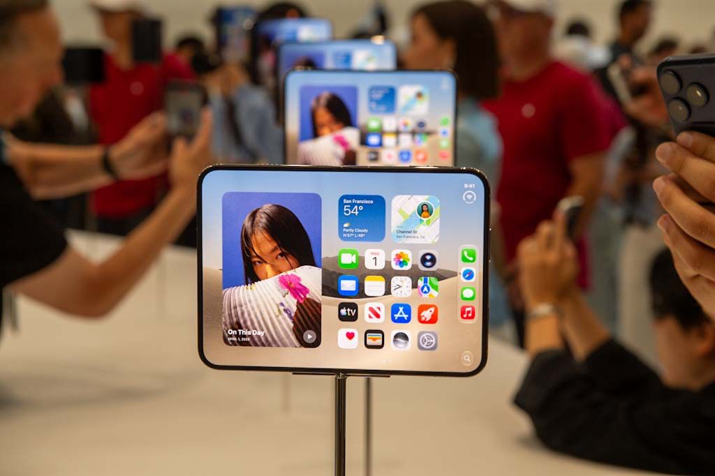 iPhone Duo中國瘋搶!預約破113萬人 黃牛喊出「這天價」