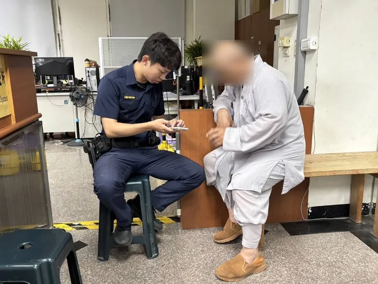 何姓出家人之前被騙投資古董，損失85萬還是沒得到教訓。民眾提供
