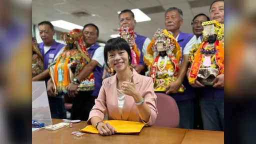 吳品叡登記參選嘉義縣長　3首長、5宮廟媽祖同行力挺