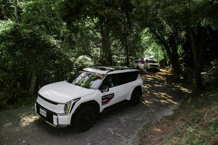 Kia車主走進雅麥部落，透過部落迎賓儀式及獵人文化體驗，近距離接觸泰雅族傳統生活與文化。業者提供