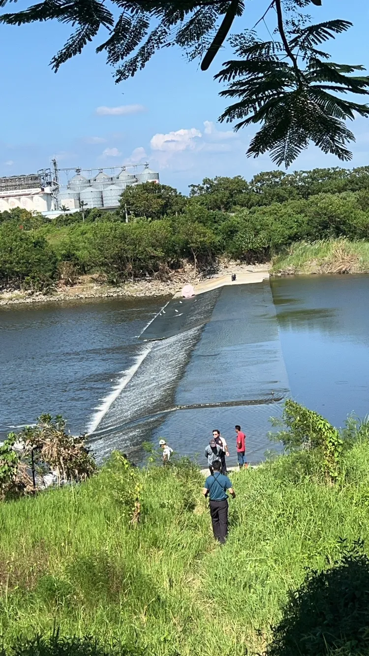 救援人員搜救中。翻攝畫面