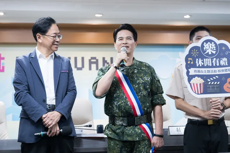 張善政攜手「班長」李興文共推桃園九三軍人節推六大優惠。桃園市府提供