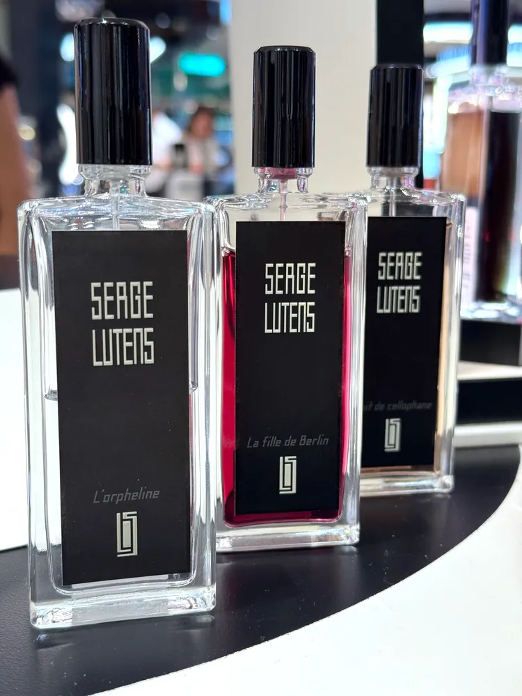 Serge Lutens黑色禮服系列淡香精，50ml／4850元、100ml／7150元。張家玲攝