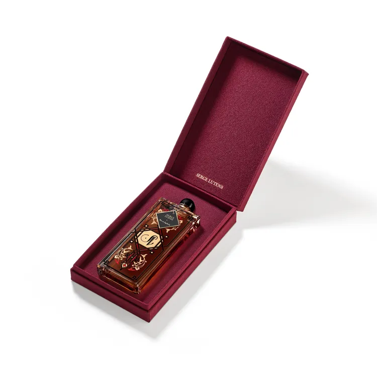流金時代系列秘境皇沉香精，100ml／1萬1950元。品牌提供