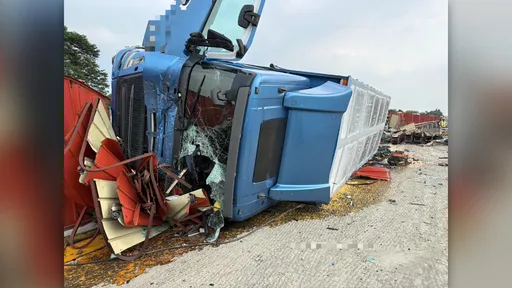 國1雲林段驚傳翻車事故　大貨車駕駛命喪施工區