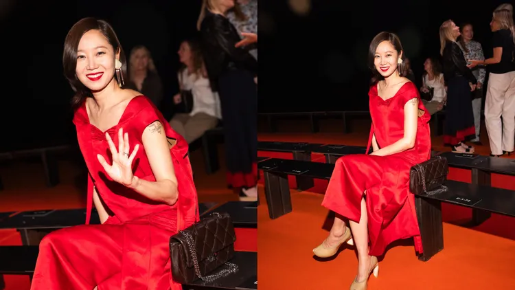 孔曉振穿著紅色水洗真絲洋裝，並以鮮明紅唇襯托出滿滿氣勢。品牌提供