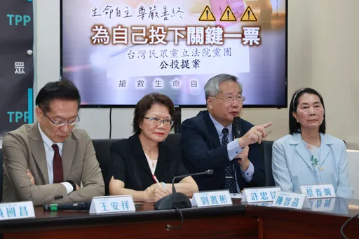 立院新會期報到白委許忠信搶頭香！  「這3人」搶得前三名