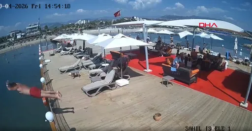 3寶爸帥一波「衝刺飛身跳水」　無視警語悲劇了！下秒爆頭送命
