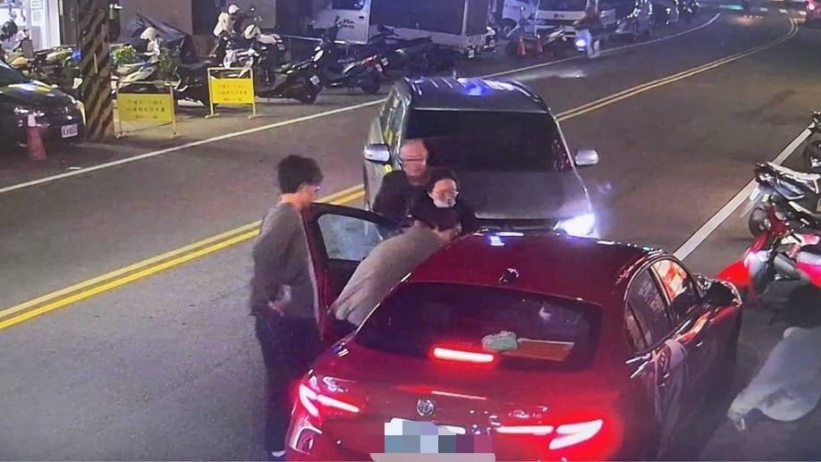 紅色百萬跑車現身收款! 竹市警設伏偵破「假交友詐騙」逮車手