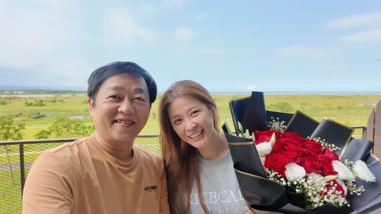 李燕（右）2023年二婚嫁給「露營瘋」負責人陳茂榮。翻攝李燕臉書