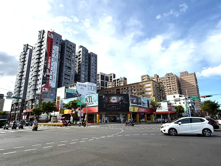 桃園「平鎮區」受惠工業區與龍潭科學園區的就業人口支撐，加上中古屋低總價的誘因，帶動購屋需求。永慶房產集團提供