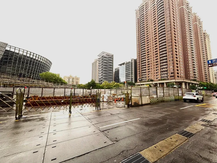 桃園市「桃園區」預計2026年底迎來捷運綠線首段通車，加上雙北外移人口湧入，促使當地住宅需求穩定。永慶房產集團提供