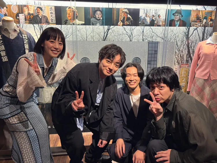 夏帆（左起）去年和染谷將太、峯田和伸（右起）主演甫木元空執導的電影。翻攝X