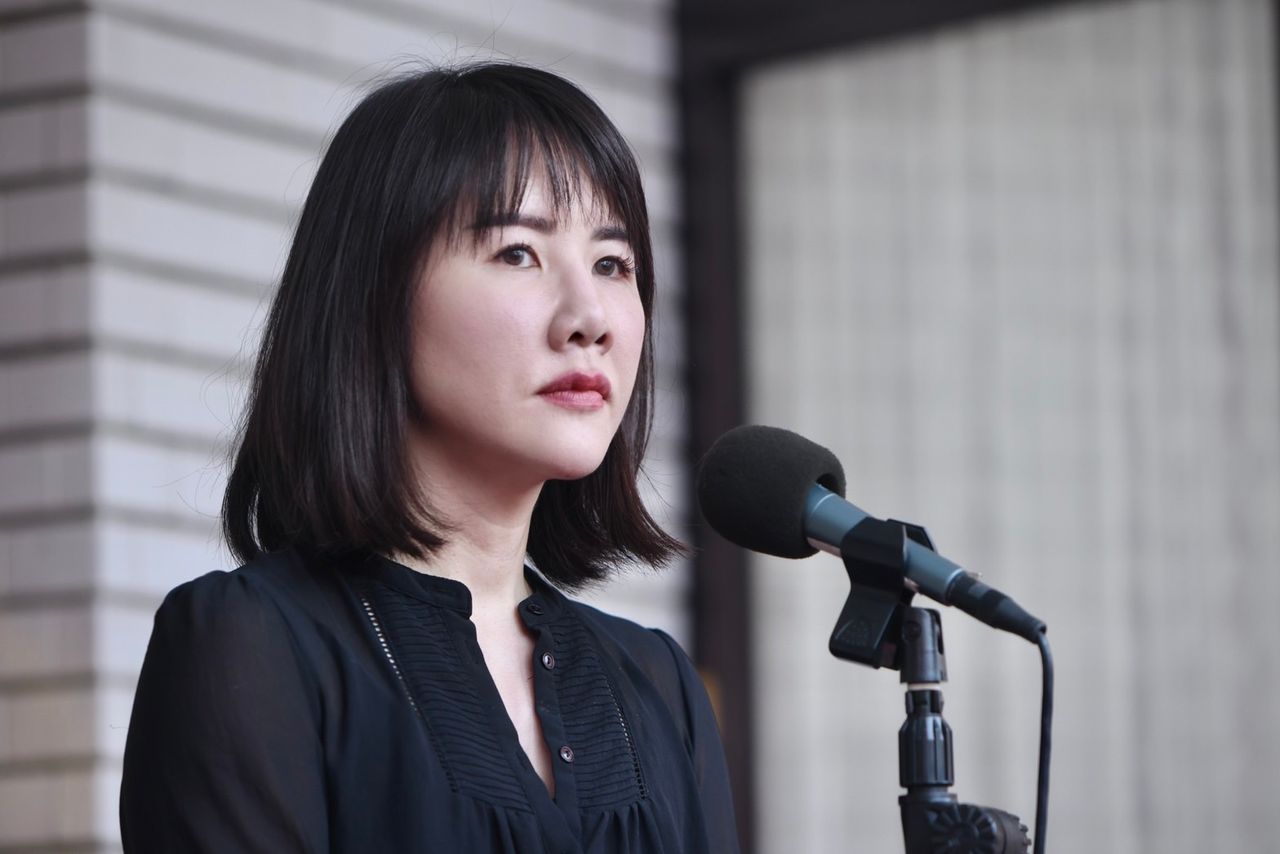 謝典霖父子涉賄遭押 謝衣鳯首度打破沉默:盼還父母清白