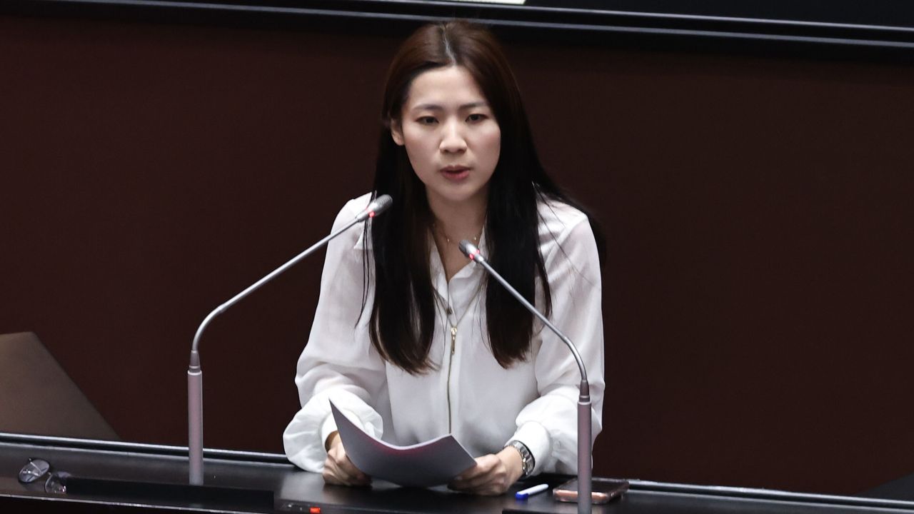 沈伯洋否認反對放假 徐巧芯打臉:你為什麼這麼愛說謊?