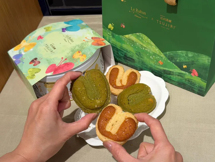 辻利茶舗再度攜手法朋烘焙甜點坊，推出全新「抹茶・檸檬脆心蝴蝶酥」聯名禮盒，售價620元。業者提供
