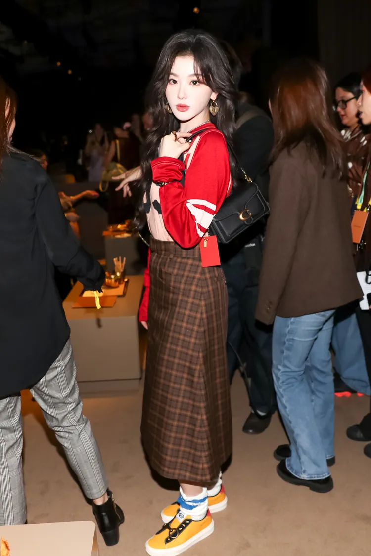 中國女星孔雪兒現身COACH秀場。品牌提供