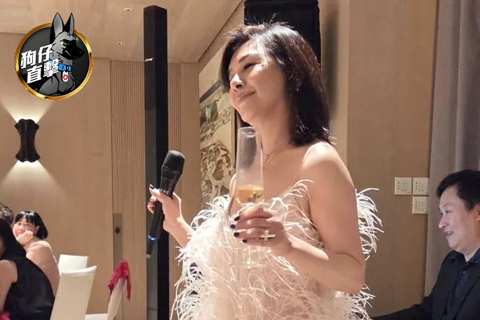 張清芳在壽宴上開心獻唱。特勤中心攝