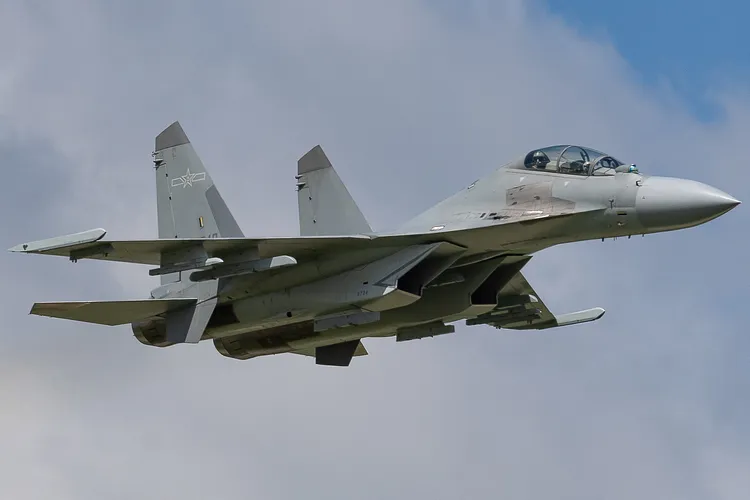 中國殲-16戰機飛行超過6000公里抵達埃及。翻攝解放軍網