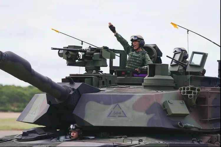 內政部將調升義務役軍人及替代役役男因公受傷致身心障礙者的三節慰問金與安養津貼。圖取自國防部發言人臉書 